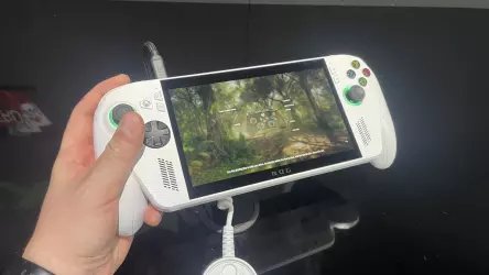 Недавно приобрел ROG Xbox Ally и могу подтвердить: необычный дизайн рукоятки полностью оправдывает невероятное удобство использования.