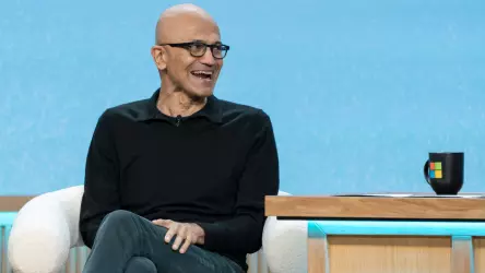 Глава Microsoft Сатья Наделла призывает прекратить обсуждение шума вокруг ИИ и сосредоточиться на теории разума, учитывающей новые когнитивные инструменты для человека.