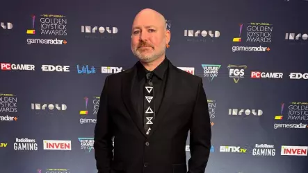 Несмотря на критику, актер Даг Кокл считает, что Лиам Хемсворт отлично справился с ролью Геральта в сериале Ведьмак от Netflix: Я думаю, он проделал фантастическую работу.