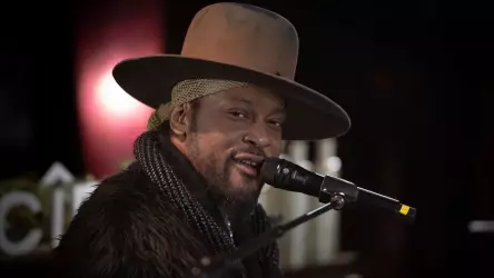 Rockstar отдает дань уважения D'Angelo, назвав его истинным титаном соула, чья музыка навсегда останется неотъемлемой частью наследия Red Dead Redemption 2.