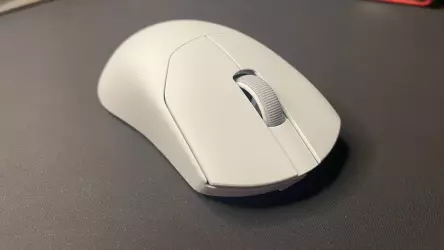 Я не был так впечатлен игровой мышью со времен G Pro X Superlight: беспроводная Corsair Sabre V2 Pro весит всего 36 граммов.