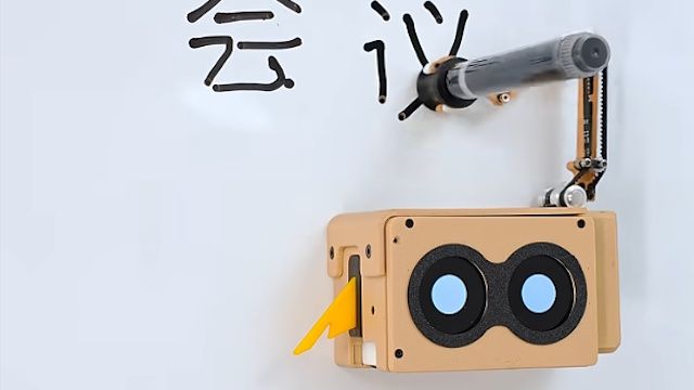 Скрабби — лучший робот. Он чистит доски, удаляет записи и отдыхает, чтобы снова приступить к работе.