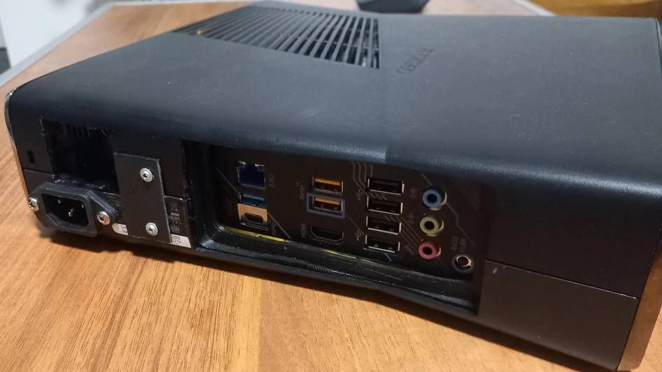 Это не Xbox 360, а замаскированный игровой ПК
