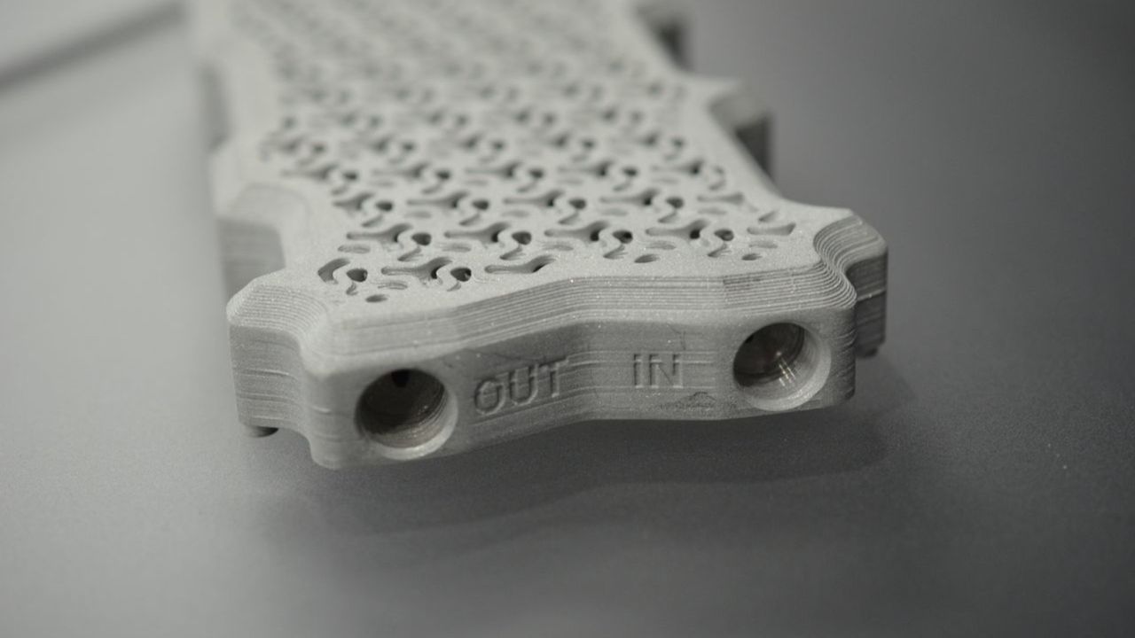 Сложные системы водяного охлаждения могут стать стандартом из-за роста энергопотребления CPU серверов, и возможно, появятся в игровых ПК.