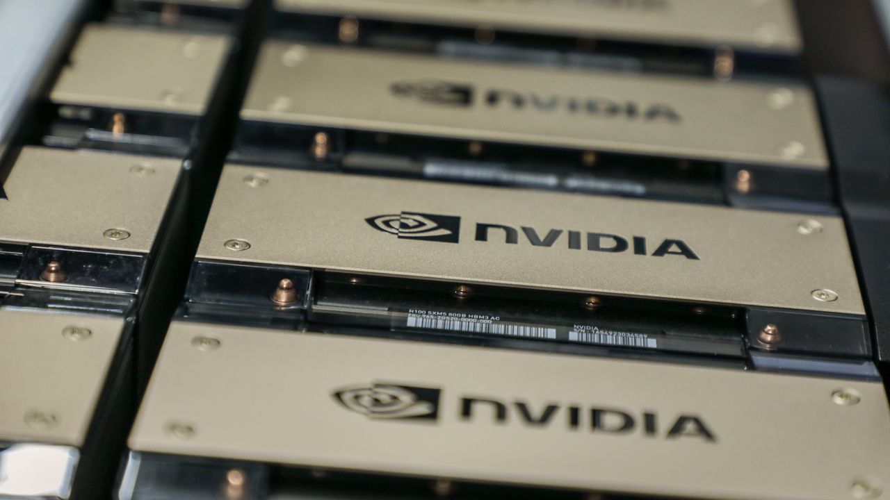 После длительных переговоров Nvidia приостановила производство чипа H20 из-за опасений по поводу безопасности, связанных с Китаем.