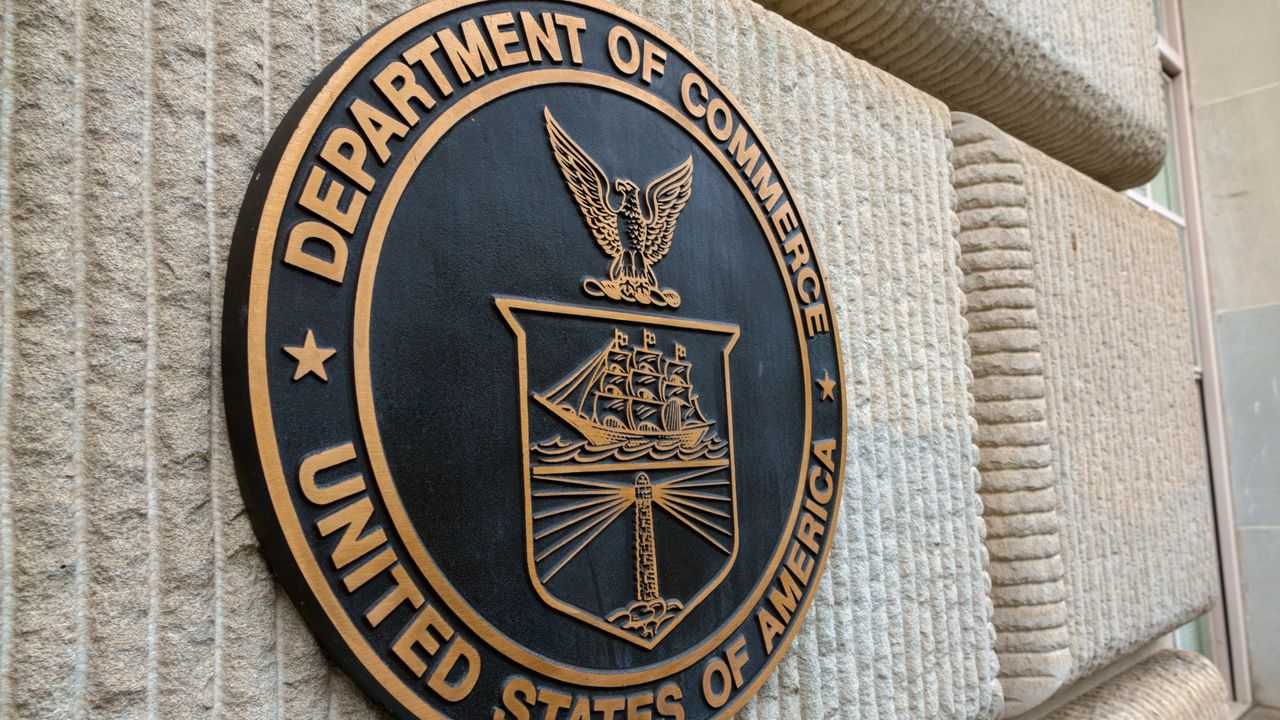 Администрация Трампа может ввести тарифы для американских IT-компаний, если они не уравновесят закупки импортных и отечественных чипов