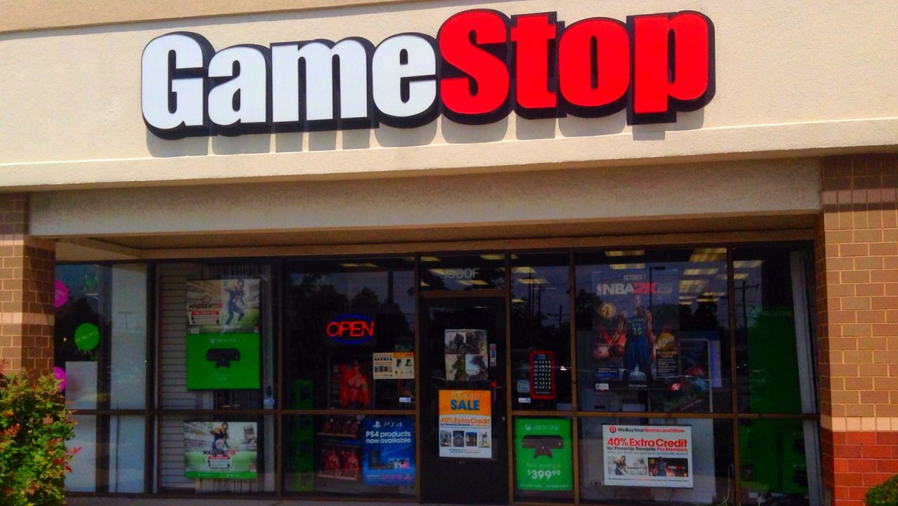 GameStop выплачивает рекордные $30,000 за редкую карту Покемонов и неожиданно критикует 