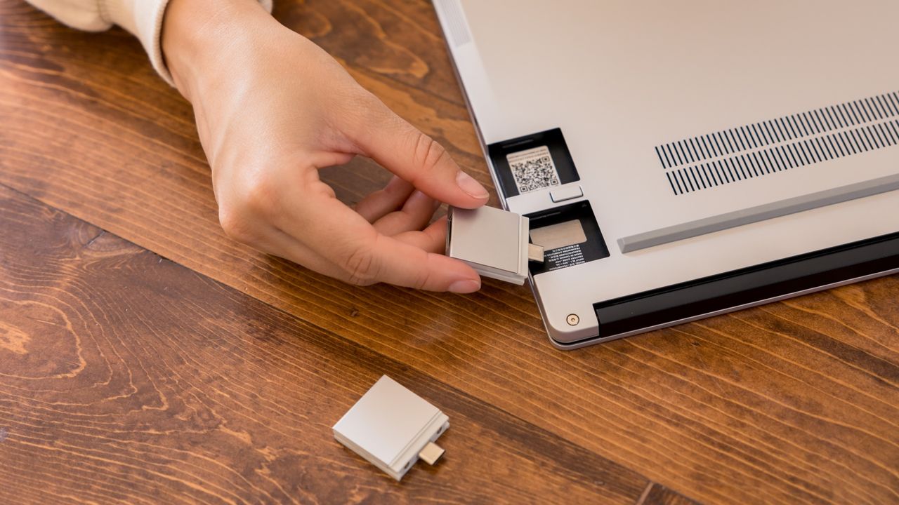 DockFrame: универсальный USB-C хаб для модульных наборов Framework с функцией горячей замены