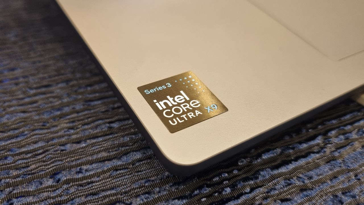 Intel сообщает о поставке более 100 миллионов ПК с ИИ, что соответствует примерно четырем «ЗеттаОПС» вычислительной мощности для искусственного интеллекта.